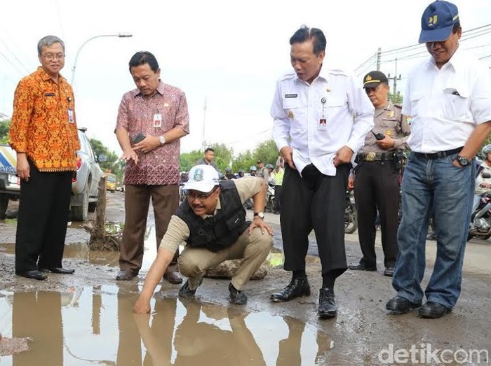 Wagub Gus Ipul Desak BBPJN Perbaiki Jalan Daendels Gresik