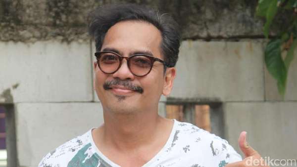 Gaya Kocak Indra Birowo Gaya Kocak Indra Birowo