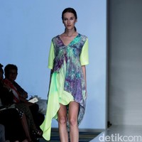 Koleksi busana Carmanita mengusung tema Love di IPMI Trend Show 2017. The Hall Lt. 8, Senayan City. Jakarta. [Foto: Mohammad Abduh/Wolipop]