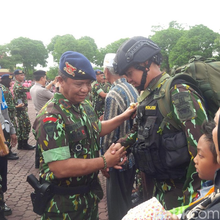 Kapolda Jabar Lepas Satu Kompi Personel BKO ke Papua