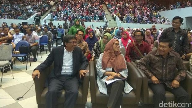 Sri Mulyani Tampil Berjilbab di Universitas Syiah Kuala