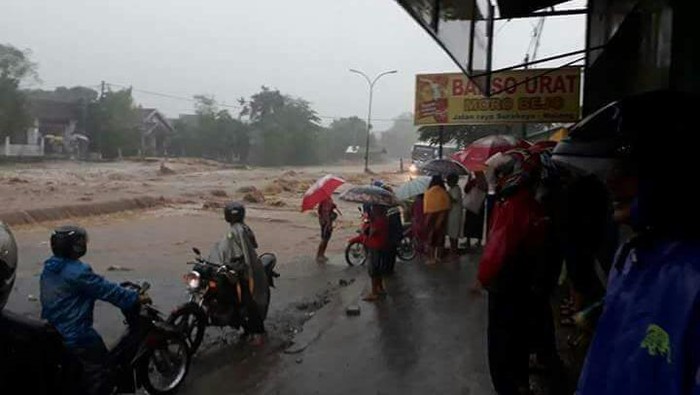 3 Jam Lumpuh Karena Banjir Lumpur, Jalur Pasuruan-Malang Kembali Lancar
