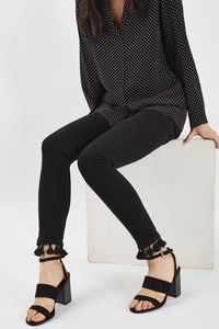 5 Jeans Unik yang Bisa Bikin Penampilan Lebih Atraktif