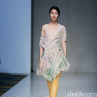 Koleksi busana Carmanita mengusung tema Love di IPMI Trend Show 2017. The Hall Lt. 8, Senayan City. Jakarta. [Foto: Mohammad Abduh/Wolipop]