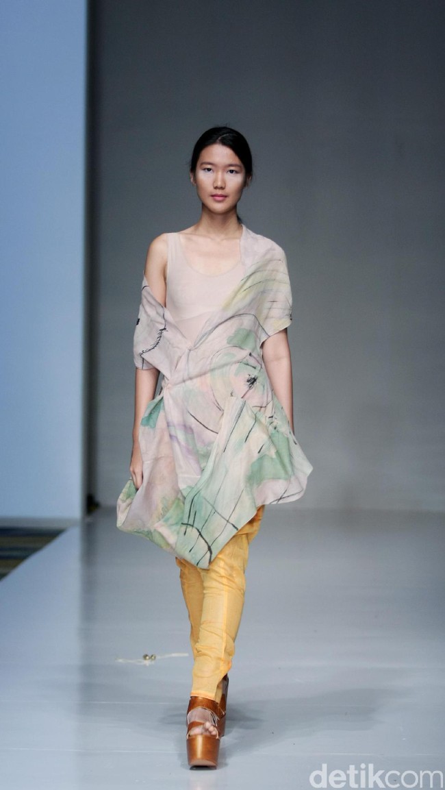 Koleksi busana Carmanita mengusung tema Love di IPMI Trend Show 2017. The Hall Lt. 8, Senayan City. Jakarta. [Foto: Mohammad Abduh/Wolipop]