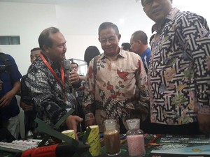 Darmin Kunjungi Pabrik Bom Pesawat Sukhoi Made in Malang