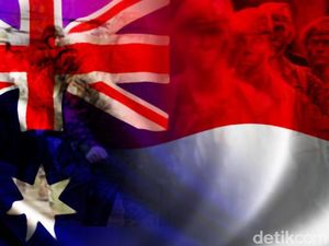 Pengibar Bendera OPM di KJRI Melbourne Panjat Tembok 2,5 Meter