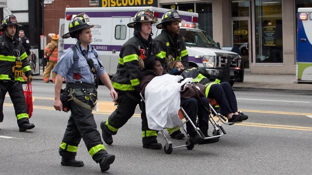 Penyebab Anjloknya Kereta Komuter di Brooklyn Masih Diselidiki