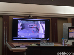 Polisi Putar Rekaman CCTV Perampokan di Pulomas