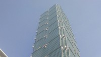 Pada tahun 2004, gedung setinggi 509,2 meter ini dinobatkan sebagai gedung tertinggi di dunia, mengalahkan Menara Petronas dari Malaysia. Namun pada tahun 2009, rekor Taipei 101 dipecahkan oleh Burj Khalifa dari Dubai (Wahyu/detikTravel)