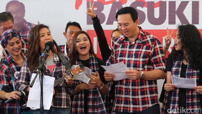 Beri Dukungan, Oppie Andaresta Ajak Ahok Nyanyi Bareng