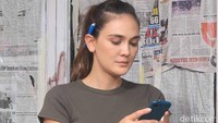 Luna Maya sudah tiga hari melakoni syuting film Filosofi Kopi: Ben & Jody. Pool/Ismail/detikFoto.