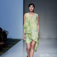 Koleksi busana Carmanita mengusung tema Love di IPMI Trend Show 2017. The Hall Lt. 8, Senayan City. Jakarta. [Foto: Mohammad Abduh/Wolipop]