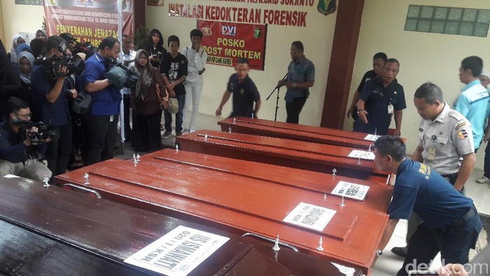 5 Korban Tewas KM Zahro Diserahkan ke Keluarga