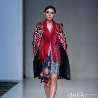 Koleksi busana Carmanita mengusung tema Love di IPMI Trend Show 2017. The Hall Lt. 8, Senayan City. Jakarta. [Foto: Mohammad Abduh/Wolipop]