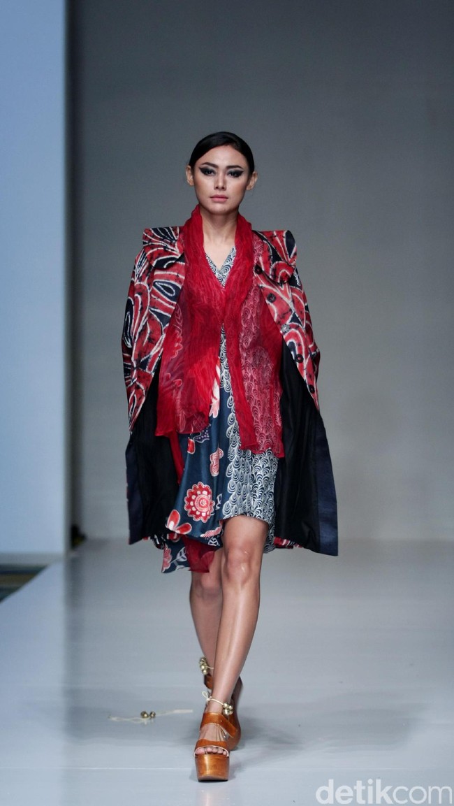 Koleksi busana Carmanita mengusung tema Love di IPMI Trend Show 2017. The Hall Lt. 8, Senayan City. Jakarta. [Foto: Mohammad Abduh/Wolipop]