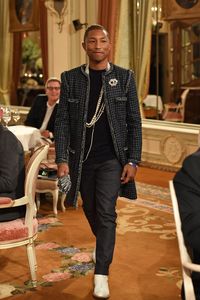 Pharrell Williams Jadi Model Pertama Pria untuk Tas Chanel