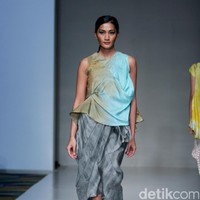 Koleksi busana Carmanita mengusung tema Love di IPMI Trend Show 2017. The Hall Lt. 8, Senayan City. Jakarta. [Foto: Mohammad Abduh/Wolipop]