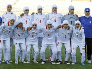 Seperti Ini Seragam Basket Wanita Iran yang Dilengkapi Jilbab
