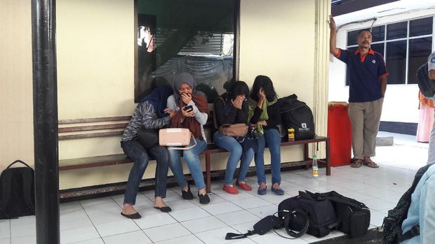 Teman-teman Fahira A di RS Polri, Kamis (5/1/2016)