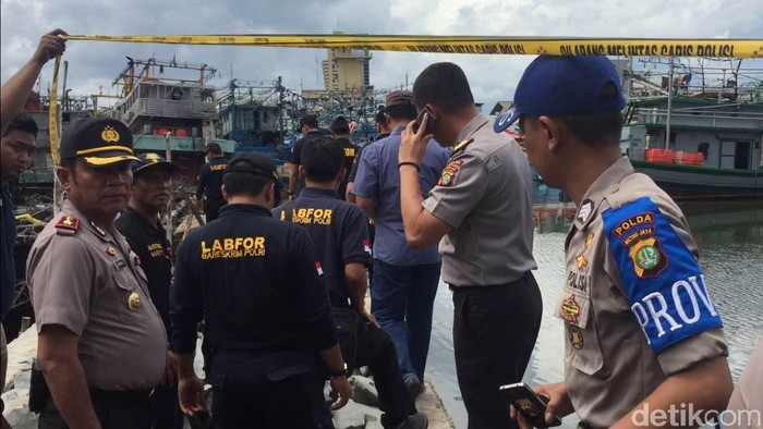 Tim Hadirkan 3 ABK Kapal Zahro Saat Olah TKP di Muara Angke