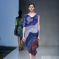 Koleksi busana Carmanita mengusung tema Love di IPMI Trend Show 2017. The Hall Lt. 8, Senayan City. Jakarta. [Foto: Mohammad Abduh/Wolipop]