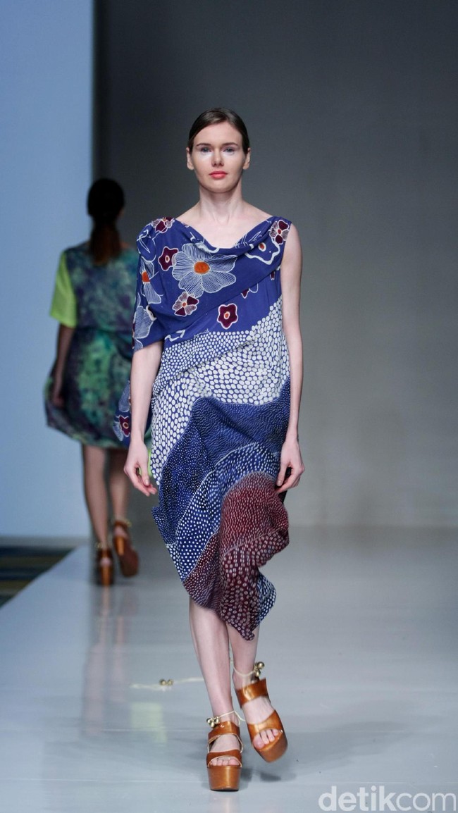 Koleksi busana Carmanita mengusung tema Love di IPMI Trend Show 2017. The Hall Lt. 8, Senayan City. Jakarta. [Foto: Mohammad Abduh/Wolipop]