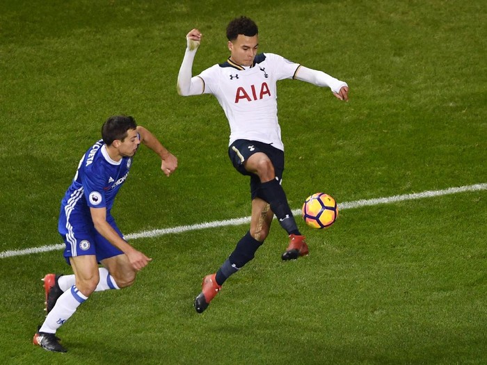 LONDON, ENGLAND - JANUARY 04:  Dele Alli of Tottenham Hotspur (C) volleys during the Premier League match between Tottenham Hotspur and Chelsea at White Hart Lane on January 4, 2017 in London, England.  (Photo by Mike Hewitt/Getty Images)