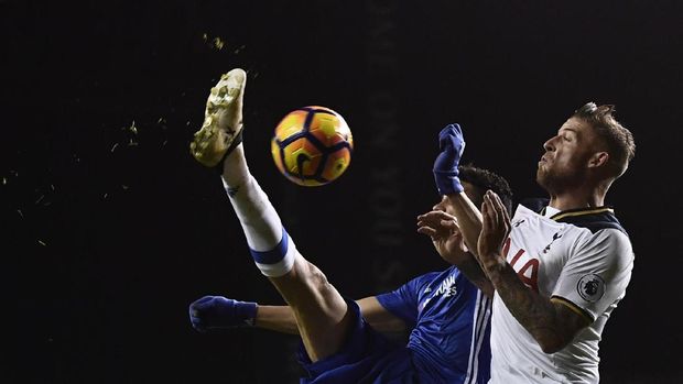 Toby Alderweireld bisa jadi solusi rentannya lini belakang MU.