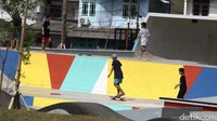 Tak hanya skateboard park, fasilitas yang akan ada di RPTRA ini meliputi taman monumen, lintasan jogging atau lintasan sepeda, amphitheater, musala, lampu taman dan jalan, kios, taman bermain anak, outdoor fitnes, toilet, sound system dan penyediaan utilitas.