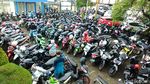 Penampakan Antrean Warga Urus STNK dan BPKB di Samsat Cinere