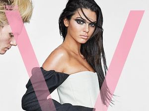 Kendall Jenner Bertato Ular Besar di Pahanya