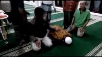 Tutup Usia Saat Sujud Abah Miftah Dikenal Haji yang Sederhana