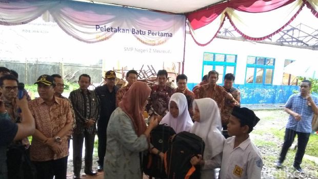 Menkeu Sri Mulyani kunjungi korban gempa di Pidie Jaya