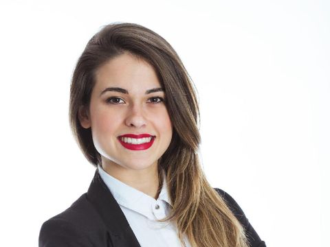 Menurut Studi, Makeup Seperti Ini Bisa Bantu Anda Dapat Promosi Kerja