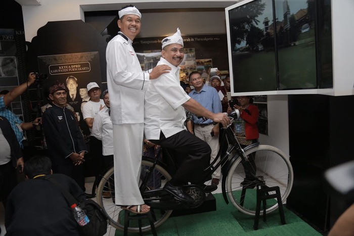 Bupati Dedi Ajak Menpar Arief Keliling Museum Digital di Purwakarta