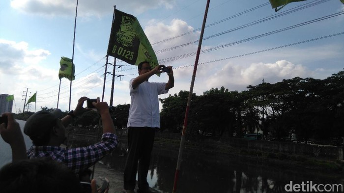 Aksi Anies Tinjau Kali di Cengkareng: Tinggi Sekali Tanahnya