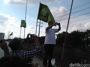 Aksi Anies Tinjau Kali di Cengkareng: Tinggi Sekali Tanahnya