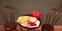 Youtuber Ini Memasak Makaan Mungil dengan Peralatan Serba Imut
