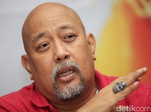 Momen Haru Istri Indro Warkop Minta Dipakaikan Hijab Sebelum Meninggal