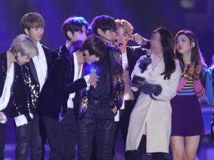 Joy Red Velvet dan V BTS Digosipkan Pacaran?