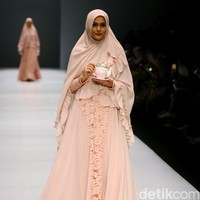 Koleksi terbaru Si.Se.Sa bertajuk Pret-a-PorTea di Jakarta Fashion Week 2017. Senayan City. Jakarta. [Foto: Mohammad Abduh/Wolipop]