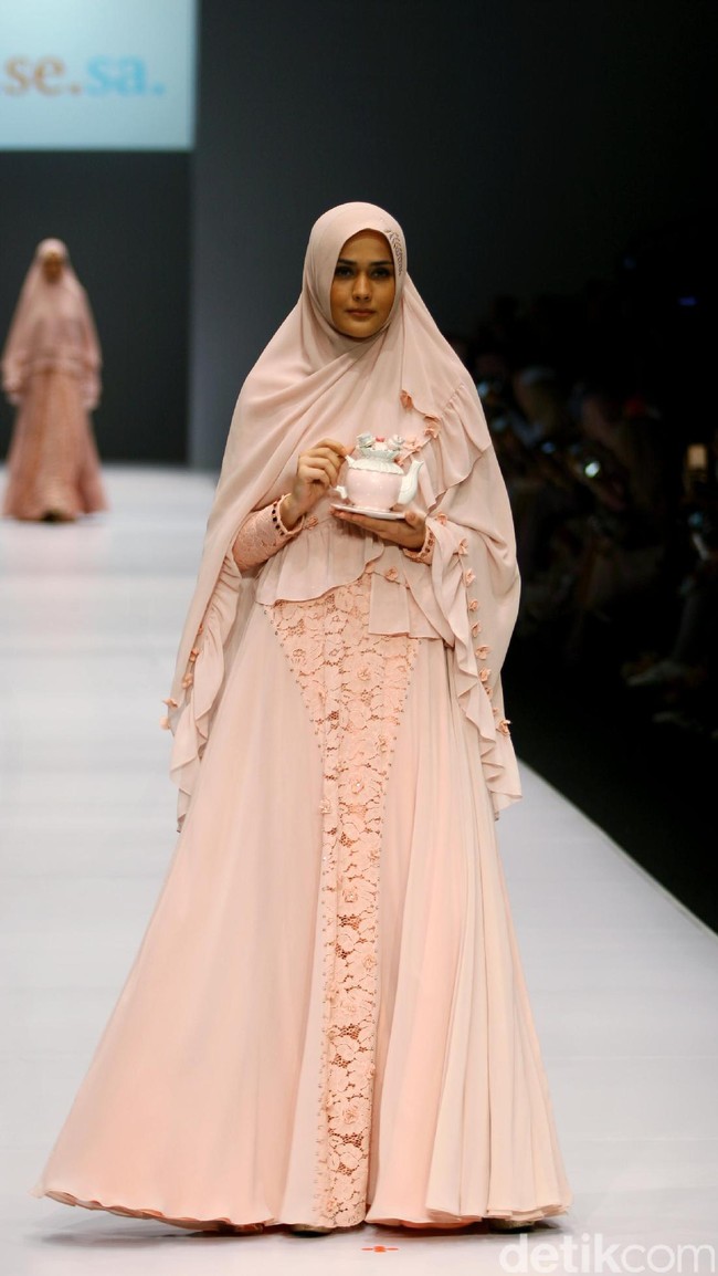 Koleksi terbaru Si.Se.Sa bertajuk Pret-a-PorTea di Jakarta Fashion Week 2017. Senayan City. Jakarta. [Foto: Mohammad Abduh/Wolipop]