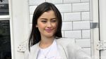Wuzz, Cantiknya Kimberly Ryder Saat Rambutnya Tertiup Angin