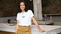 Senyum manisnya saat berpose di depan kamera. Pool/Palevi S/detikFoto.