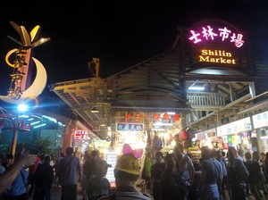 Wisata Belanja ke Pasar Malam Paling Hits di Taiwan
