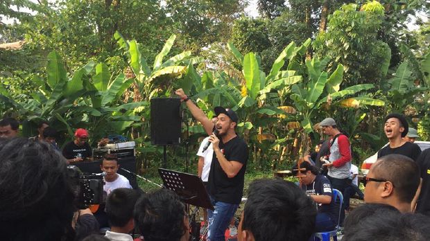 Saat Giring Nidji 'Ngamen' untuk Dukung Ahok-Djarot