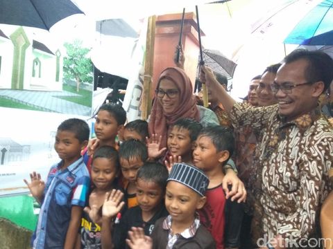 Menkeu Sri Mulyani kunjungi korban gempa di Pidie Jaya