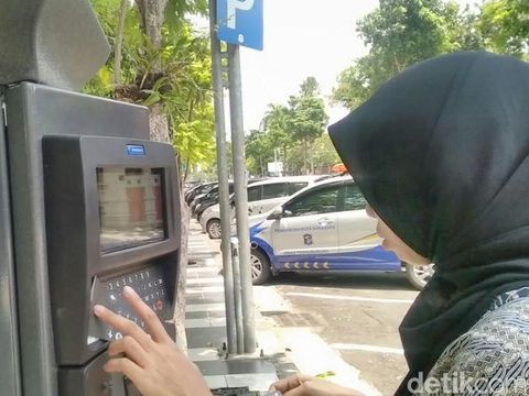 Pemkot Surabaya Ujicoba Sistem Parkir Meter