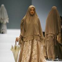Koleksi terbaru Si.Se.Sa bertajuk Pret-a-PorTea di Jakarta Fashion Week 2017. Senayan City. Jakarta. [Foto: Mohammad Abduh/Wolipop]